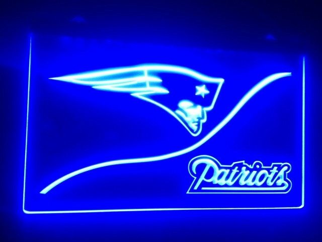 NEW ENGLAND PATROITS NEON LED SIGNS     A FEW STYLES AVAILABLE in Arts & Collectibles in Markham / York Region - Image 2