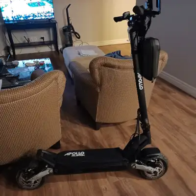 Apollo Phantom scooter runs great comes with fast charger 1200 W dual motor with sport mode excellen...