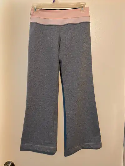 NWOT LULULEMON FLARED CROP YOGA PANTS SIZE 4, View more