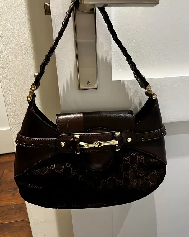 Suede Gucci bag in Women's - Bags & Wallets in Mississauga / Peel Region - Image 2