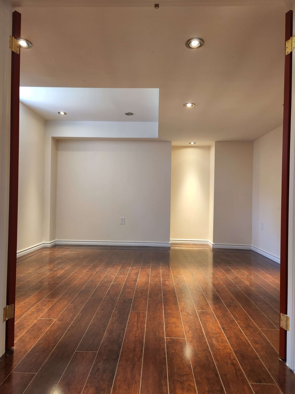 Bright 2-Bedroom Basement 4