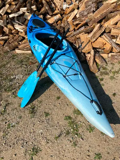 11’ Riot Edge 11 Kayak with Paddle 625$