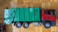 Camion à recyclage avec bac (jouet)