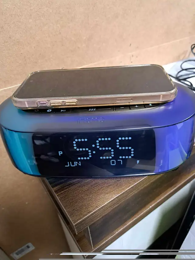 iHome IBTW281V2BC Colour Changing Bluetooth Alarm Clock - Black in Other in Cambridge - Image 5