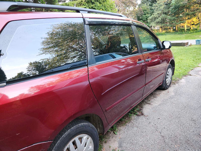 2006 Toyota Sienna in Cars & Trucks in Kitchener / Waterloo - Image 2