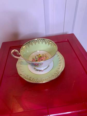 Vintage Rare Tea Cup Queen Anne Fine Bone China England in Arts & Collectibles in Burnaby/New Westminster - Image 3