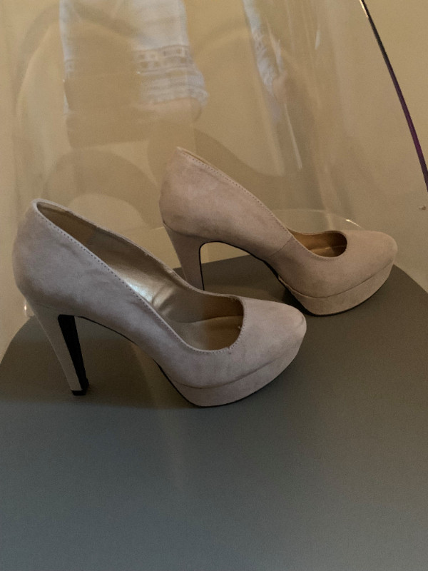 Ladies Size 8 Heels in Women's - Shoes in St. Catharines