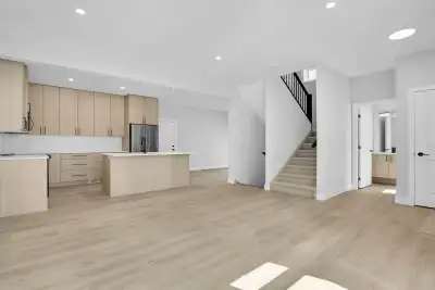 LUXURY 4 BEDROOM 4.5 BATH FANSHAWE COLLEGE STUDENTS, View more