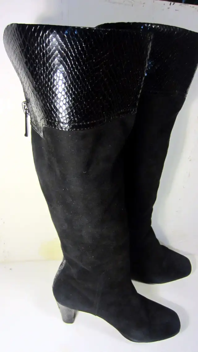 Women’s Bandolino Back Zippered Suede Boots in Women's - Shoes in City of Toronto - Image 7