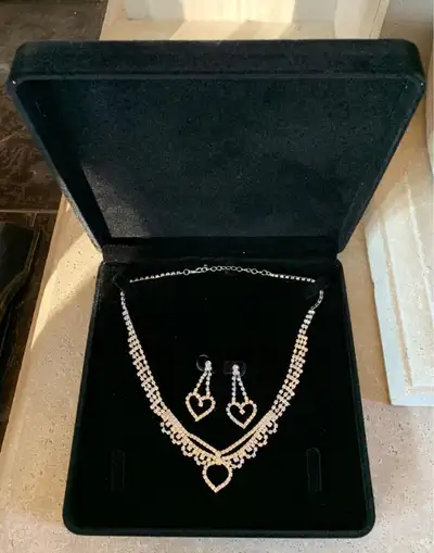 Wedding Set NEW Earrings and Necklace Set Comes with Velvet Show Case $25