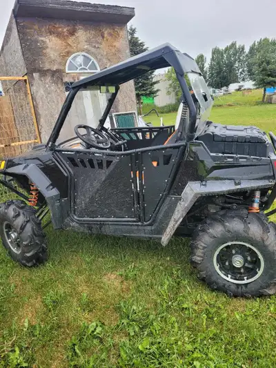800 side by side. Needs abit of work but comes with everything to fix the little issues. Fun toy, mo...
