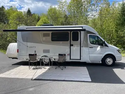 Fabriqué au Canada (Manitoba), 58 800km, très propre et bien entretenu. Châssis Mercédès, V6 3L dies...