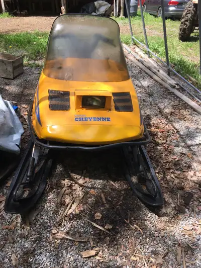 Ski-doo Safari Cheyenne avec moteur reconstruit par un professionnel qui a seulement max 300KMS le m...