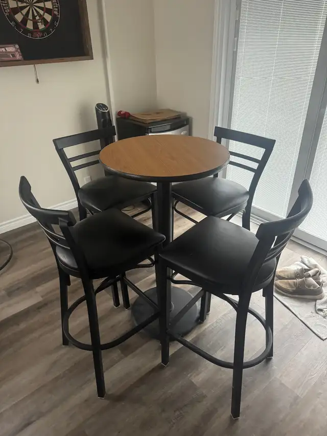 Pub table in Dining Tables & Sets in Sarnia - Image 2