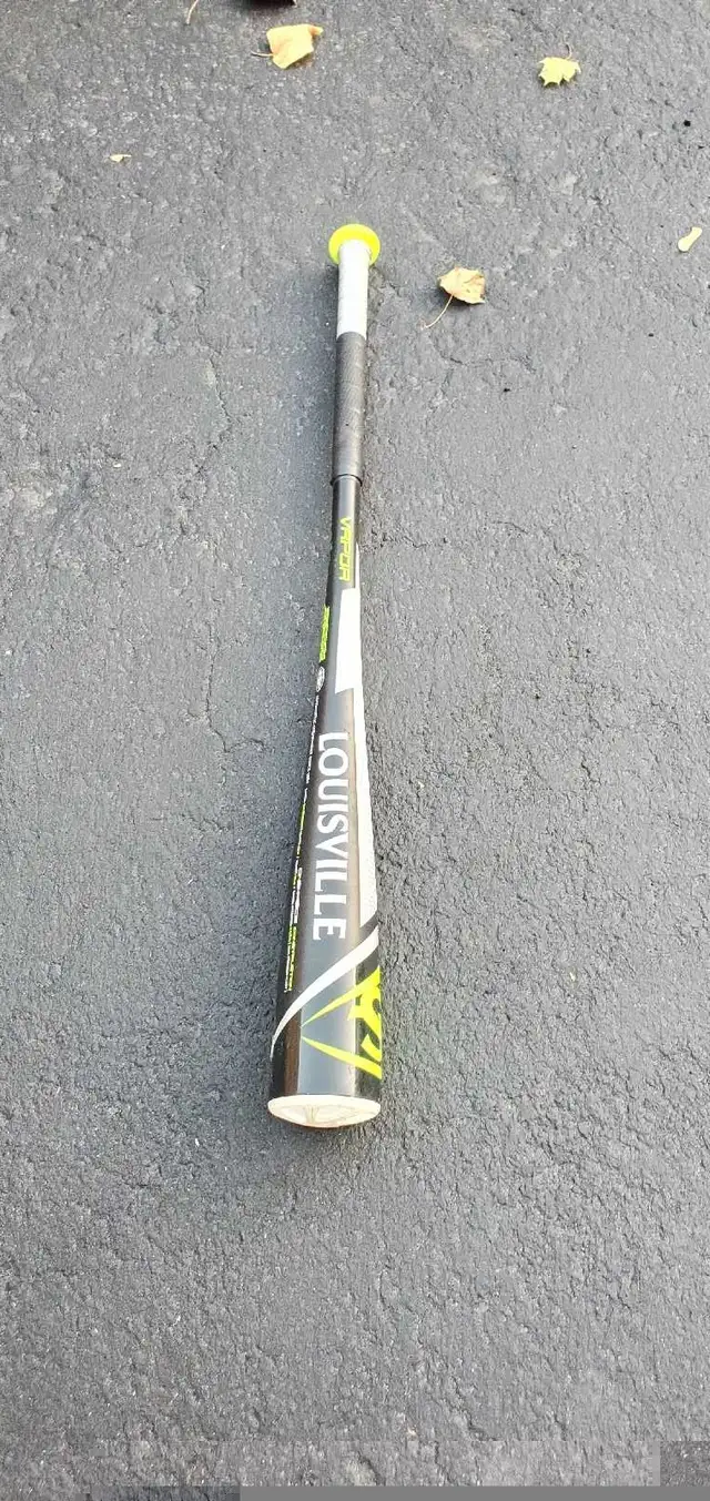29" LOUISVILLE  SLUGGER VAPOR 20oz.  Premium Alloy Baseball Bat  in Baseball & Softball in Barrie - Image 6