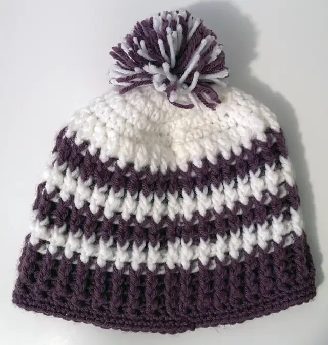 Tuque et cache-cou, tricots faits à la main. in Hobbies & Crafts in Québec City - Image 3
