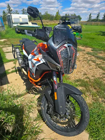 Mint condition. Cruise control, traction control (Street, Sport, Rain, Off-road), quick shifter, MSR...