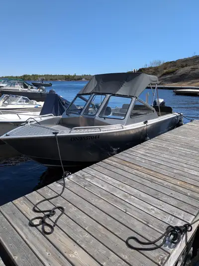 This 19 ' 2" Stanley Islander is a welded aluminum pleasure and fishing boat featuring 3/16 inch hul...