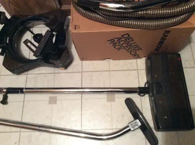 Rainbow vacuum accessories and carpet washing kit. in Vacuums in Oshawa / Durham Region - Image 8