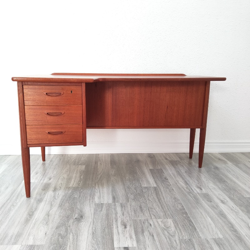 1960s SWEDISH MCM TEAK BOOMERANG EXECUTIVE DESK Desks City of