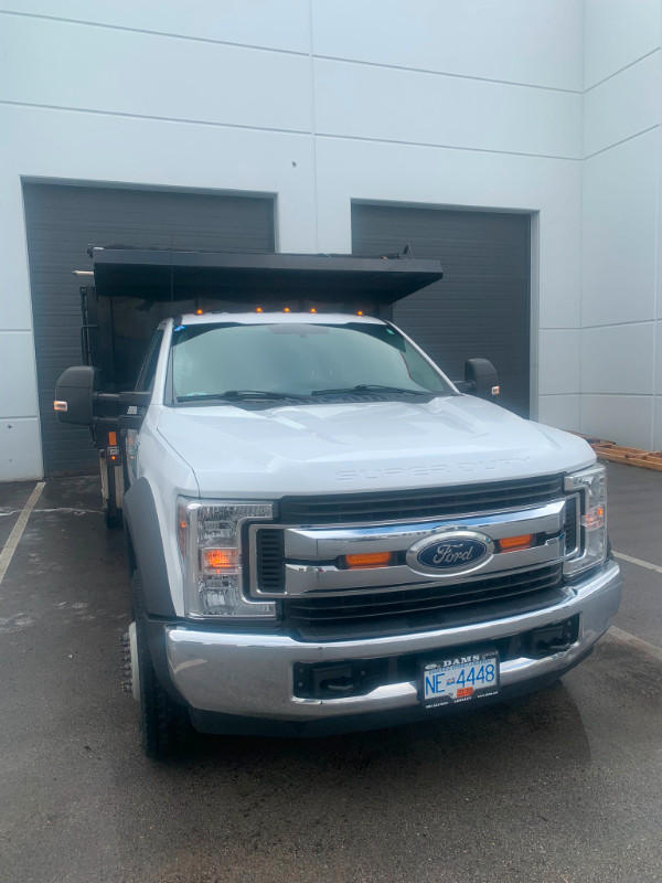2018 Ford F550 Landscape Dump Truck with Very Low Kms in Heavy Trucks in Delta/Surrey/Langley - Image 3