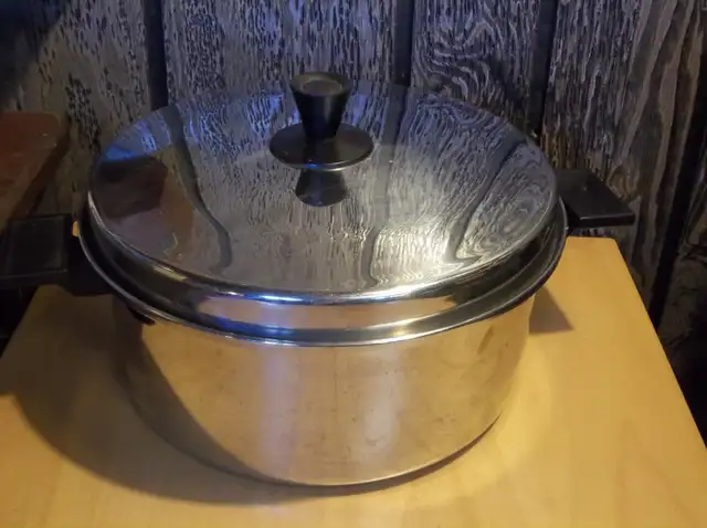 Marmite 5,5L Sears Heavyweight Canada. Induction. in Kitchen & Dining Wares in Trois-Rivières - Image 3