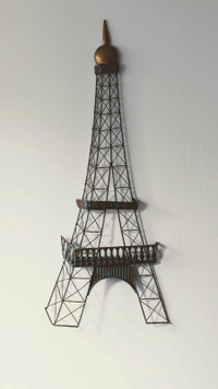 Tour Eiffel en métal 