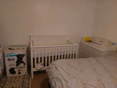 Lit bébé / baby crib, View more