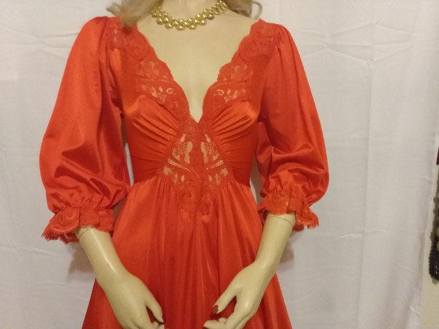Vintage Red Nylon OLGA Nightgown in Women's - Other in City of Toronto - Image 3