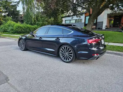 Experience the perfect fusion of style and performance with this sleek used Audi A5 Sportback, featu...