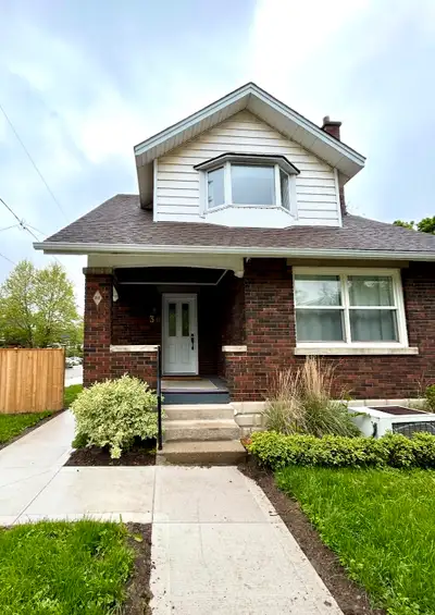 CHARMING WORTLEY VILLAGE FULL HOUSE FOR RENT
