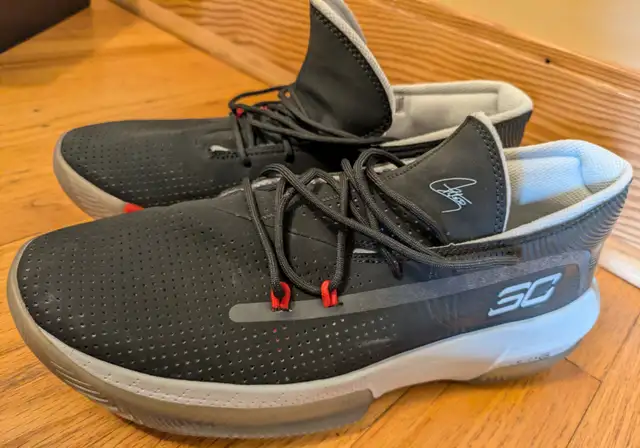 Steph Curry 3Zero basketball shoes in Basketball in Calgary - Image 2