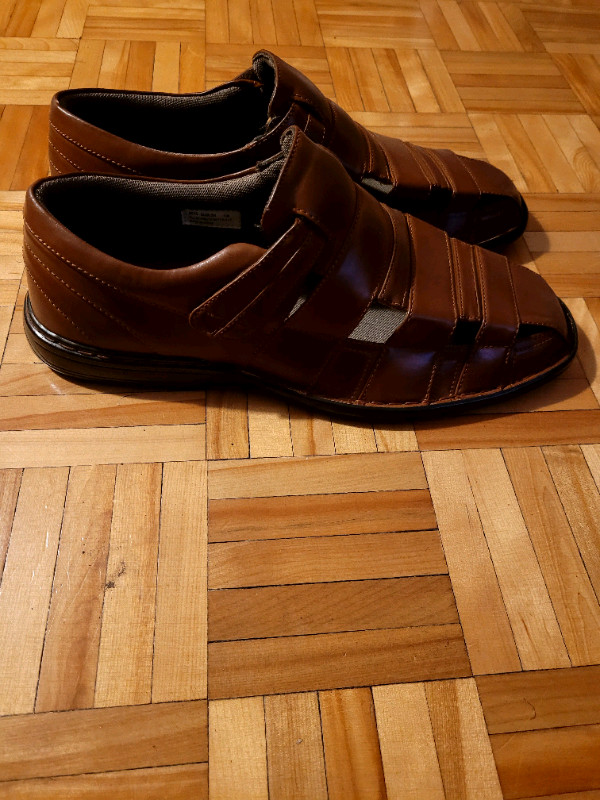 Sandales de cuir dans Chaussures pour hommes  à Ouest de l’Île - Image 2