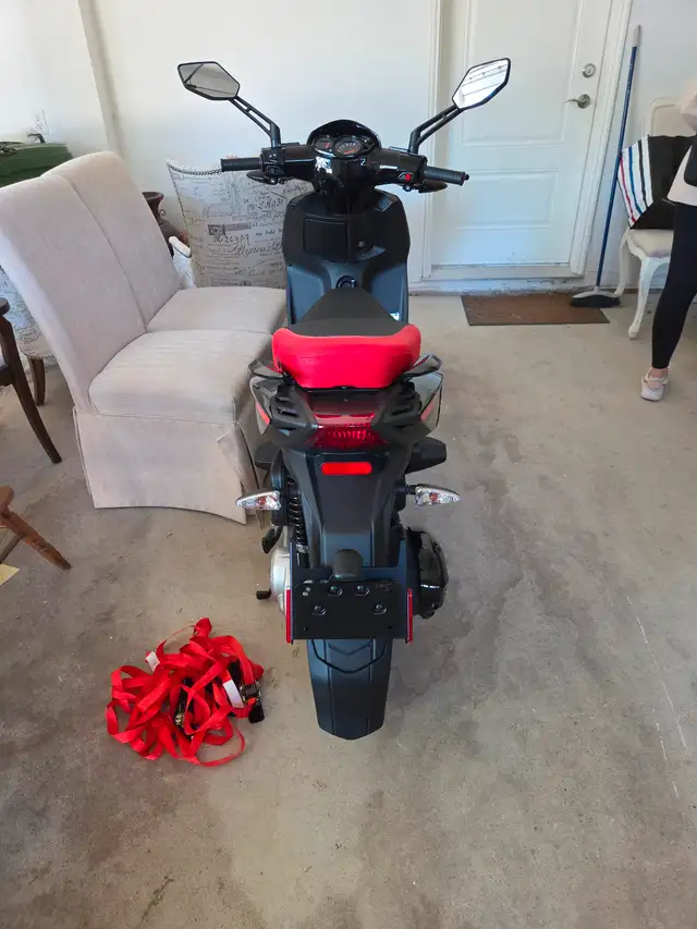 2025 Aprilia SR 50 MT 4T SR50MT 4STROKE SCOOTER 2 year warranty in Scooters & Pocket Bikes in City of Toronto - Image 5