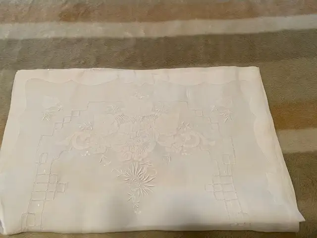 Linen napkins and placemats63234578450307121