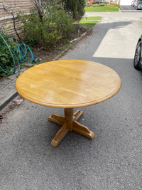 Wooden round table diameter 107 cm height 75 cm, very heavy and 
