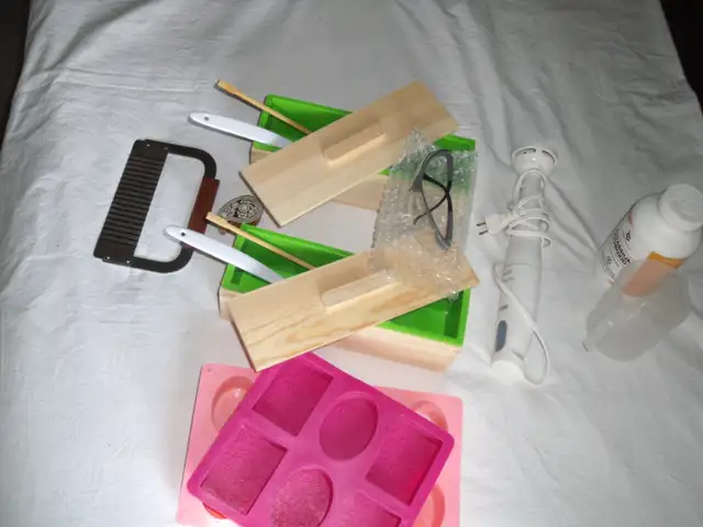 Soap making KIT566988706363494401