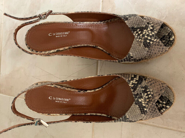 Sandales cuir crocodile La Canadienne neuves grandeur 39 neuves dans Femmes - Chaussures  à Laval/Rive Nord