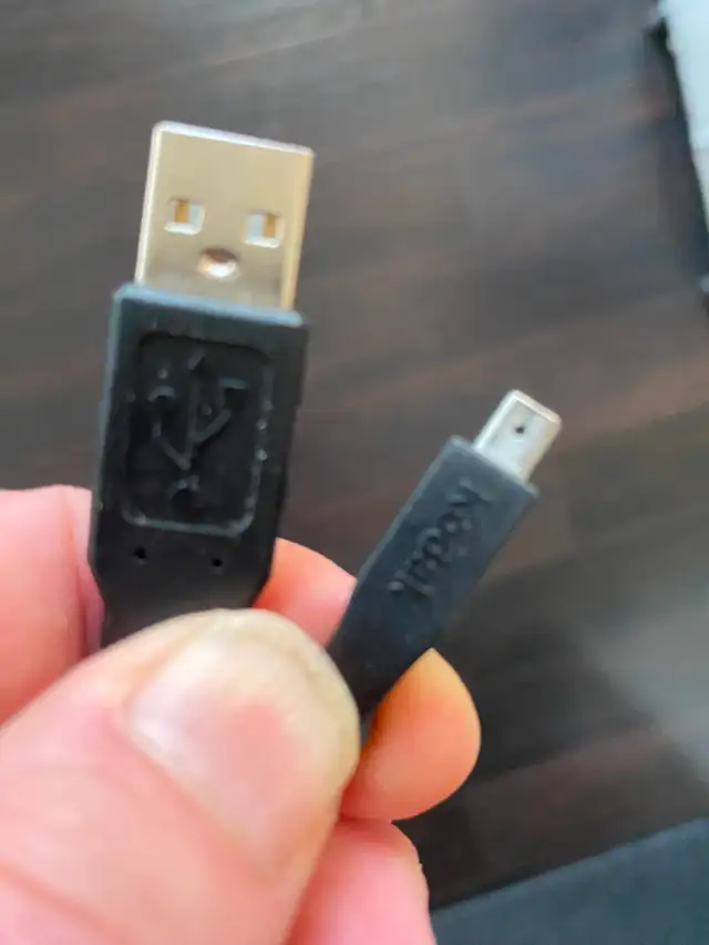 USB-A to Micro-USB charging and data cable 1.5 m. in Cell Phone Accessories in Regina - Image 5