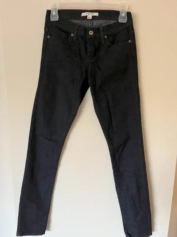 New 21 DENIM Dark Wash Jeans in Women's - Bottoms in Delta/Surrey/Langley - Image 2
