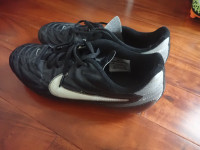 Gently used male soccer cleats-size 6