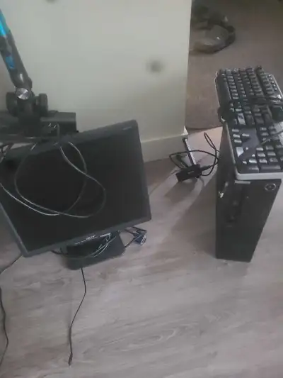 computer with keyboard with monitor windows fresh install, View more