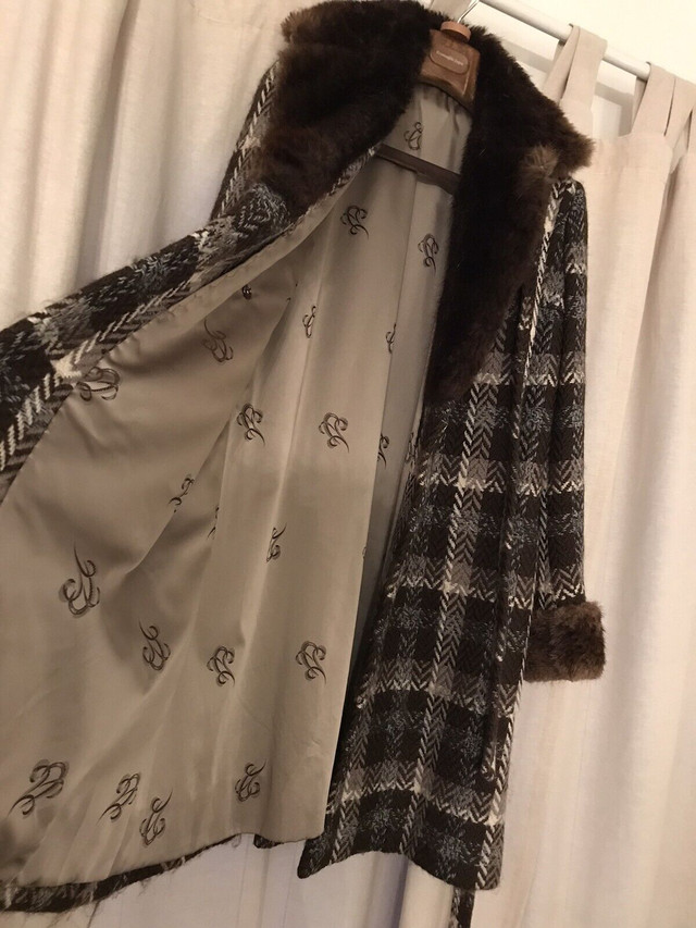 Manteau couture tissu laine et fourrure castor  dans Femmes - Hauts et vêtements d'extérieur  à Ville de Montréal - Image 3