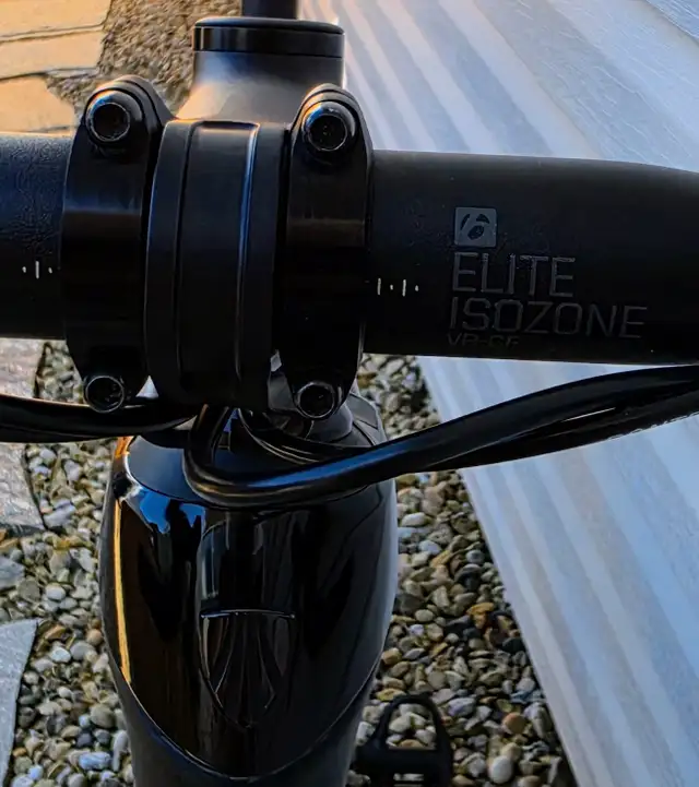2020 Trek Domane SL 6 Carbon Road/Gravel Bike – 60 cm – Carbon W in Road in Calgary - Image 10