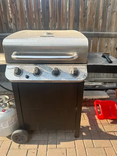 Free just needs a cleaning. No propane tank. Pick up in McKenzie Towne se
