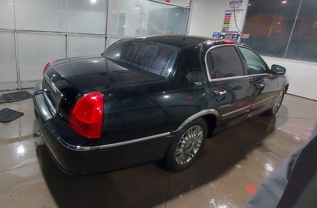 LINCOLN TownCar 2006, Signature Limited in Cars & Trucks in City of Toronto - Image 2