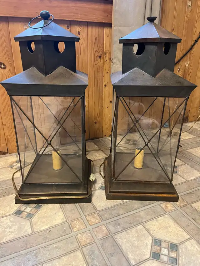 Lamp lanterns, one works The other switch needs to be changed in Indoor Lighting & Fans in Muskoka - Image 2