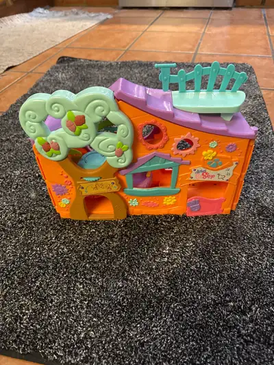 Littlest Pet Shop Club  Playhouse set, View more