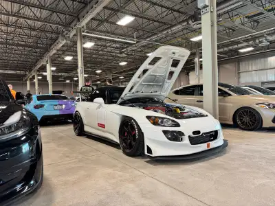 Very well taken 2007 S2000. Changed the oil last season with Motul 300V... drove the car maybe 300km...