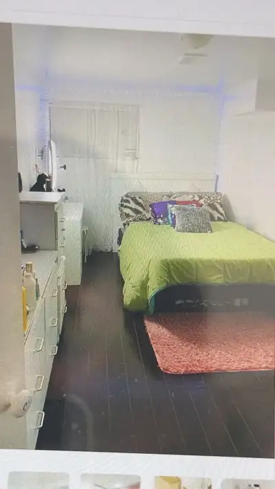 The room is shared washroom and kitchen York University Village room for rent. Nice, clean and quiet...